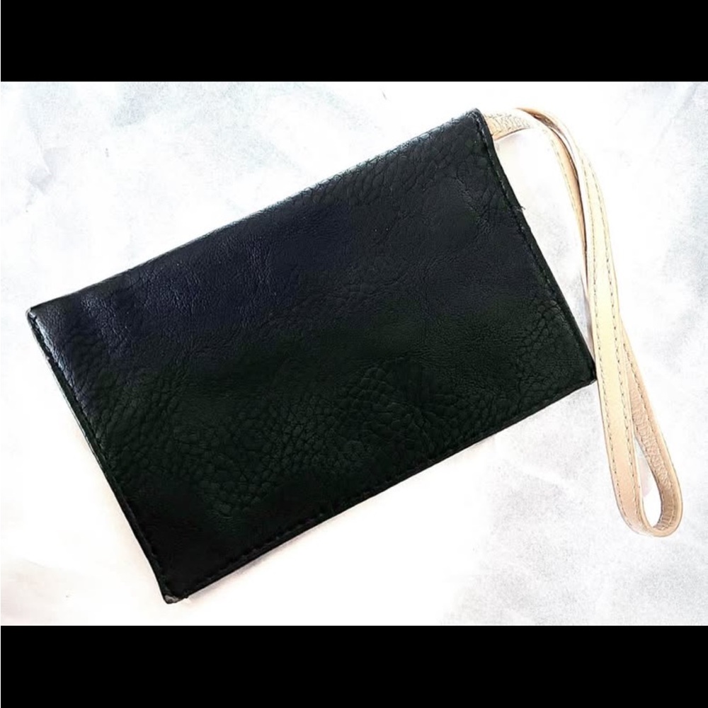 WRISTLET in Black with Tan Strap and Striped Fabric Interior NWOT - Picture 2 of 5